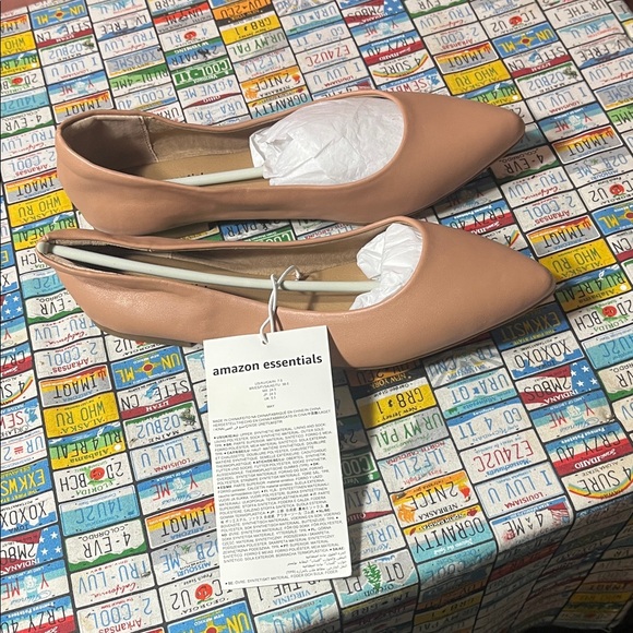 Amazon Essentials Women’s Pink Faux Leather Pointed Toe Flats Size 7.5 - Picture 1 of 6